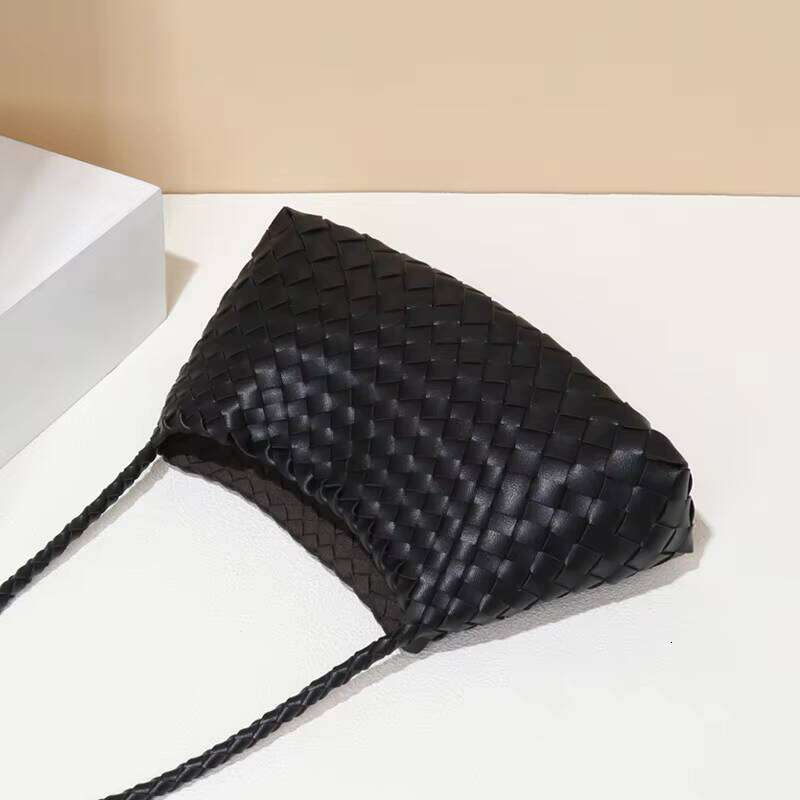 Women's handbag brand 2025 new diagonal French ins style handmade woven shoulder hand-held small square bag