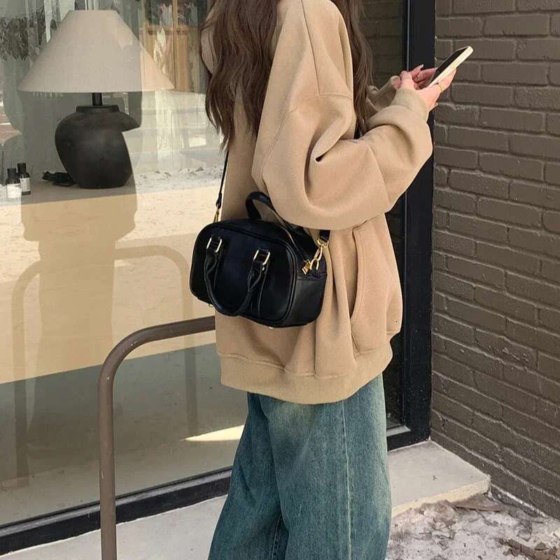 Casual Large Capacity Pu Leather Women 2024 New Autumn And Winter Retro Brown Commuter Shoulder Pillow Bag