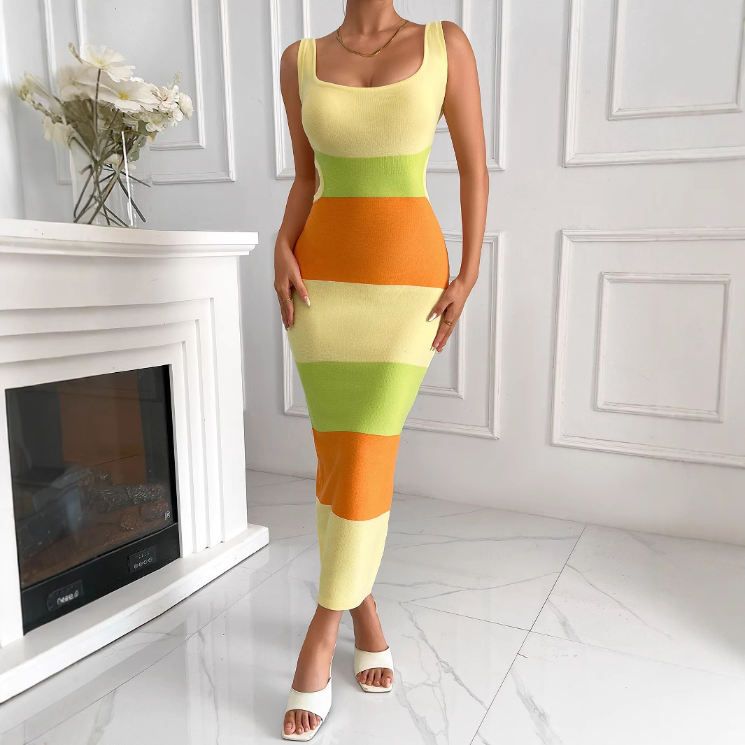 Backless camisole sweater dress with a niche design featuring contrasting straps and colors featuring a spicy girls tight fitting woolen long skirt