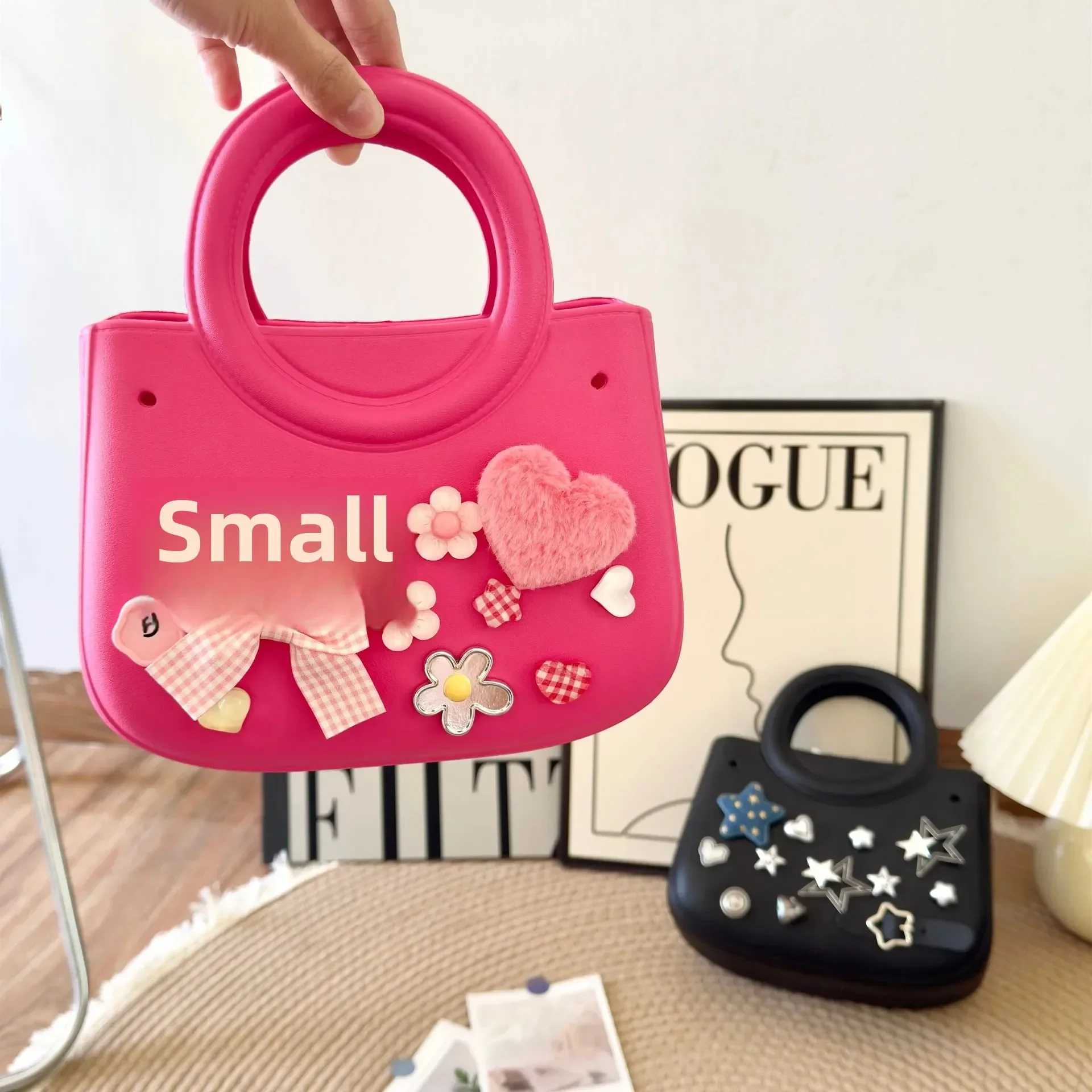 Fashionable round Ladies Handbag Cartoon Heart Shaped Storage Bag EVA Caddy Beach Bag Hole Design Travel Storage Pouch Makeup W250524
