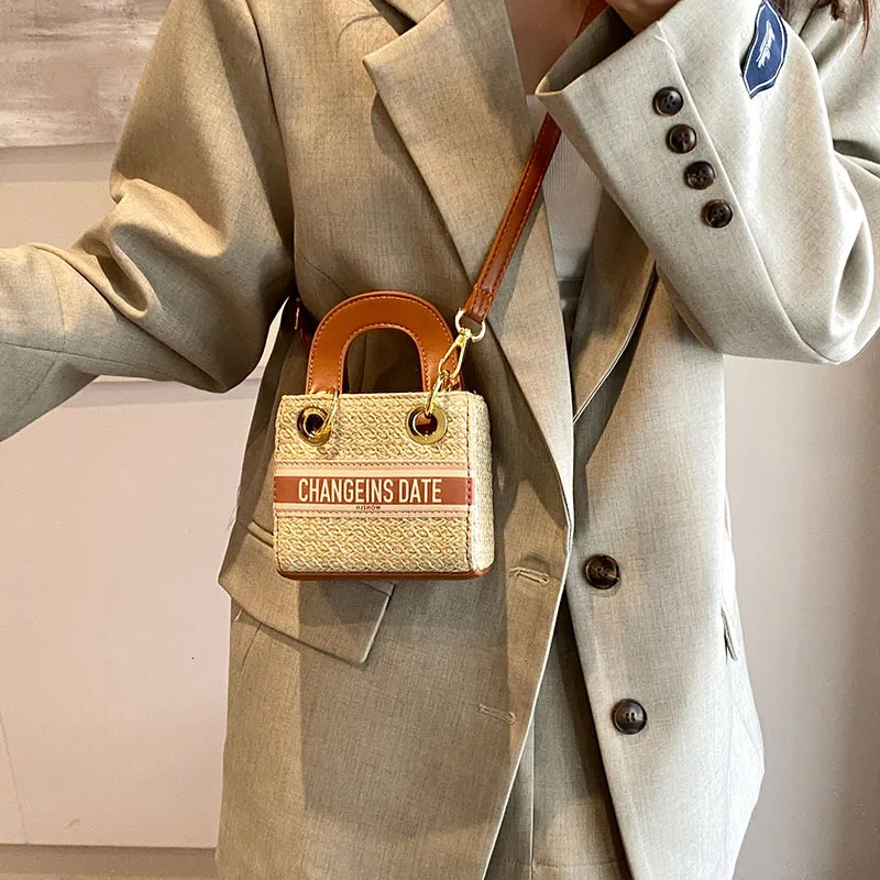 Tote Beach Shoulder Crossbody Designer 2025 Casual Satchel Fashion Woven Women's Handbag Small Square Bag Light se Free shipping