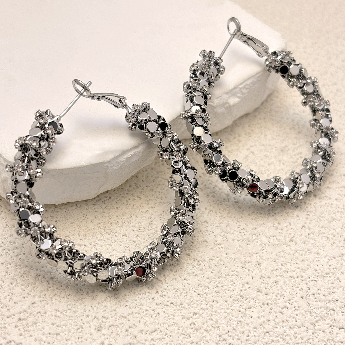 European and American Fashion Women Irregular Sequin Earrings with 18 K Gold Plated Copper and Lobster Clasp Premium Silver Needle Design