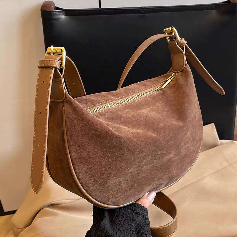 High-Quality Matte for Women, Large Capacity 2024 New Autumn Winter Niche Crossbody Bag, Commuter Dumpling Bag