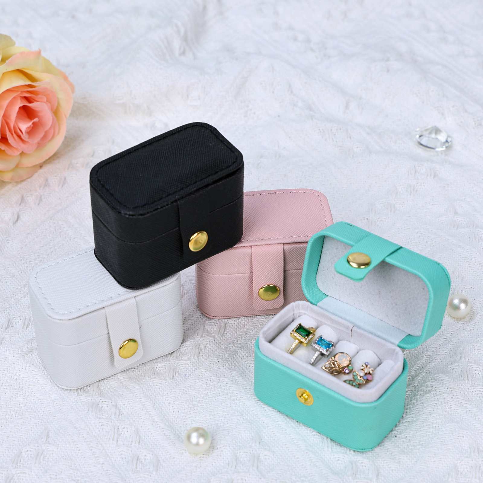 Portable PU Leather Jewelry Case for Travel - Compact and Sturdy