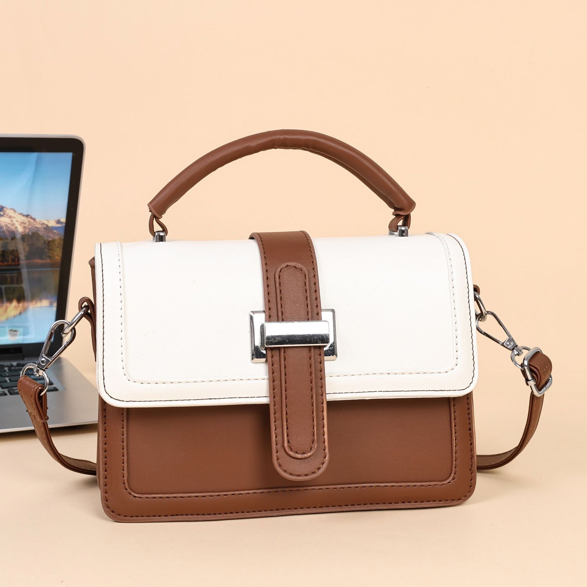 Top brand new free designer bag 2025 new multifunctional crossbody bag fashionable Western style single shoulder small square bag Korean version free 
