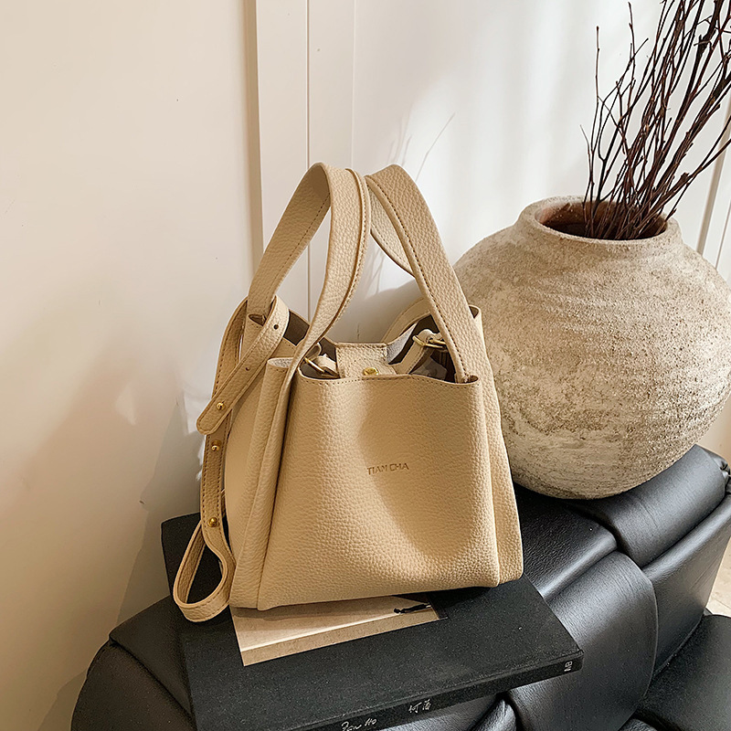 2025 New Women's Handbag Tote Basket Crossbody Versatile Mother-Daughter Commuter Bucket Bag for Women