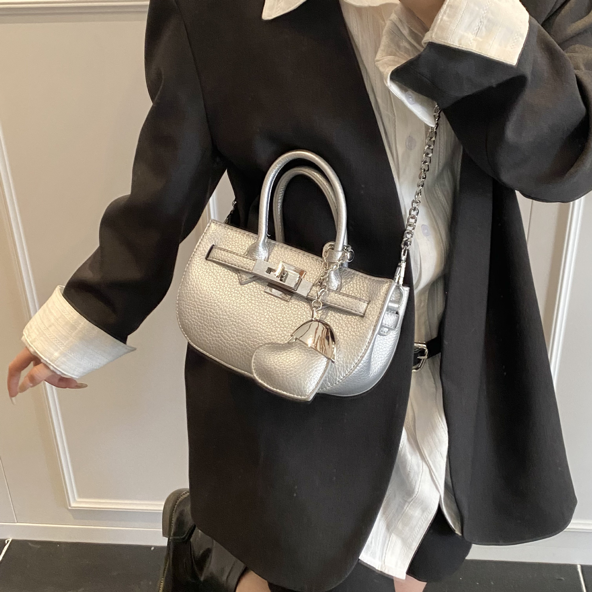 High-end Fashion Chain Handbag for Women 2025 New Korean Style Niche Commuter Versatile Shoulder Crossbody Bag
