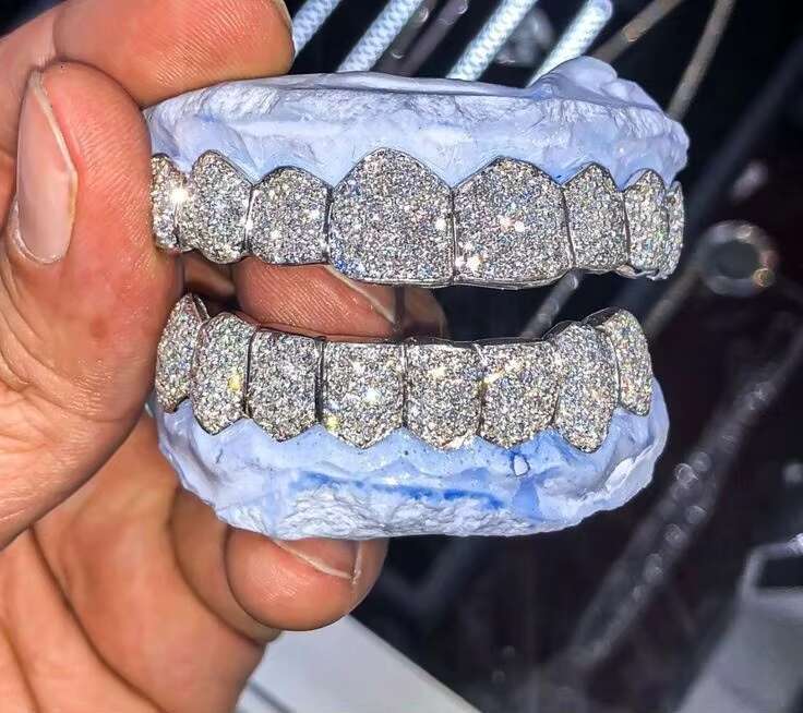 925 Silver Iced Out Moissanite Grillz 10 Top 10 Bottom Hip Hop Jewelry Rapper lux Grillz Diamond Teeth Custom Moissanite Grillz
