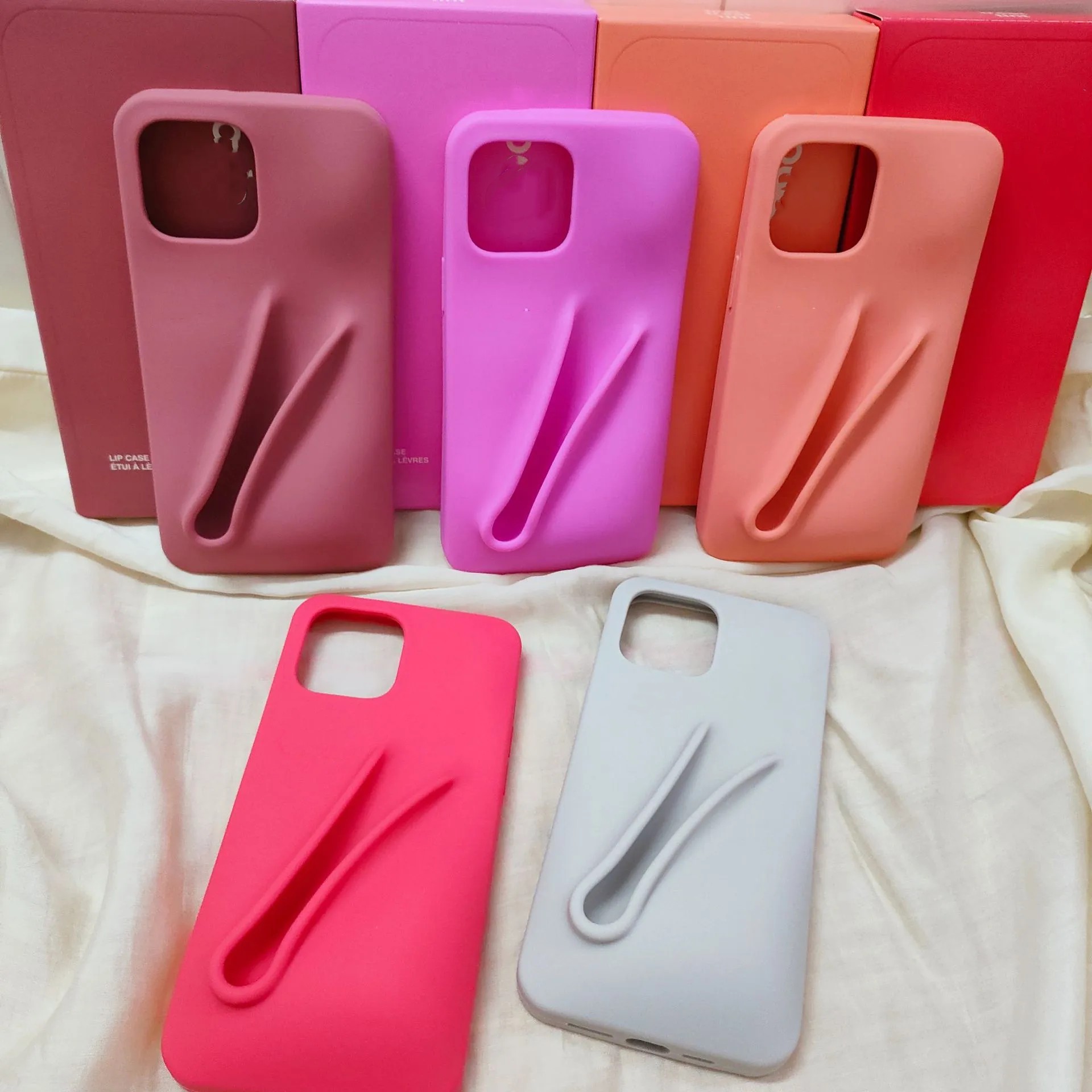 Lip Gloss Phone Case Holder Fashion INS Designer Portable Lip Balm Tint Lipstick Makeup Clip Silicone Mobile Back Cover For iPhone 15 14 13 12 Pro Max