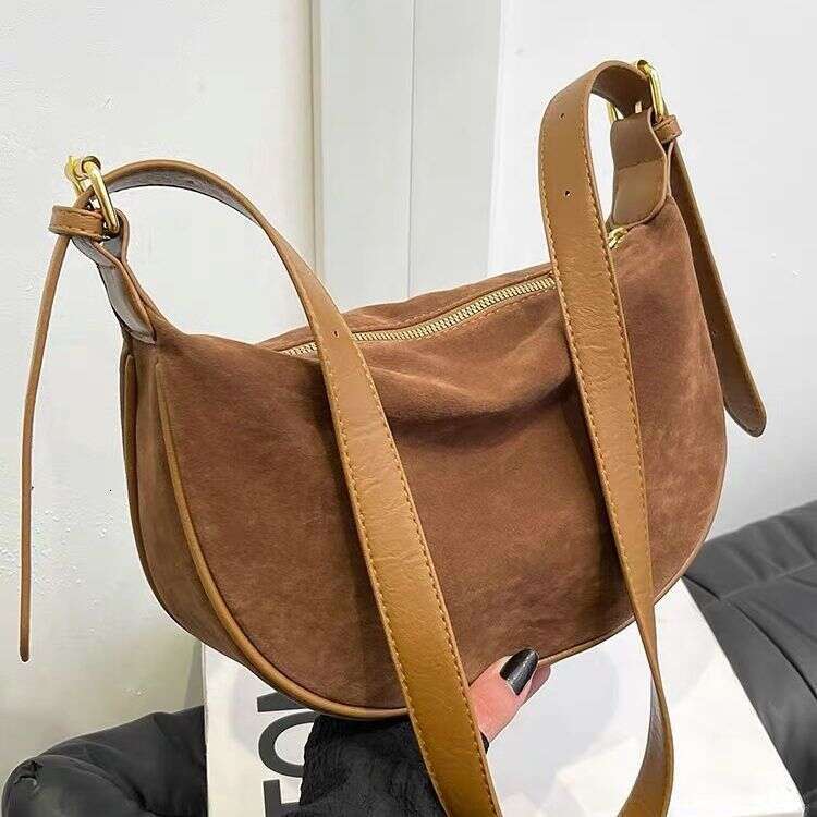 High-Quality Matte for Women, Large Capacity 2024 New Autumn Winter Niche Crossbody Bag, Commuter Dumpling Bag