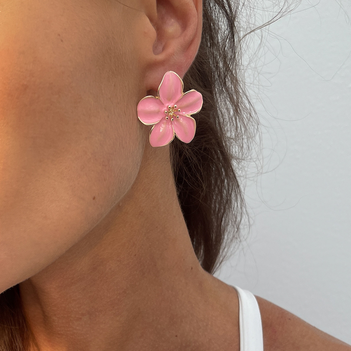 European and American Cross border Jewelry High end Fresh style Flower shaped Oil Dripping Earrings Elegant and Sweet Studs