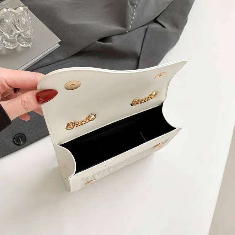 2025 Crossbody Spring New Personality Leisure One Simple Retro Women Gorgeous Fashion Chain Shoulder Bag