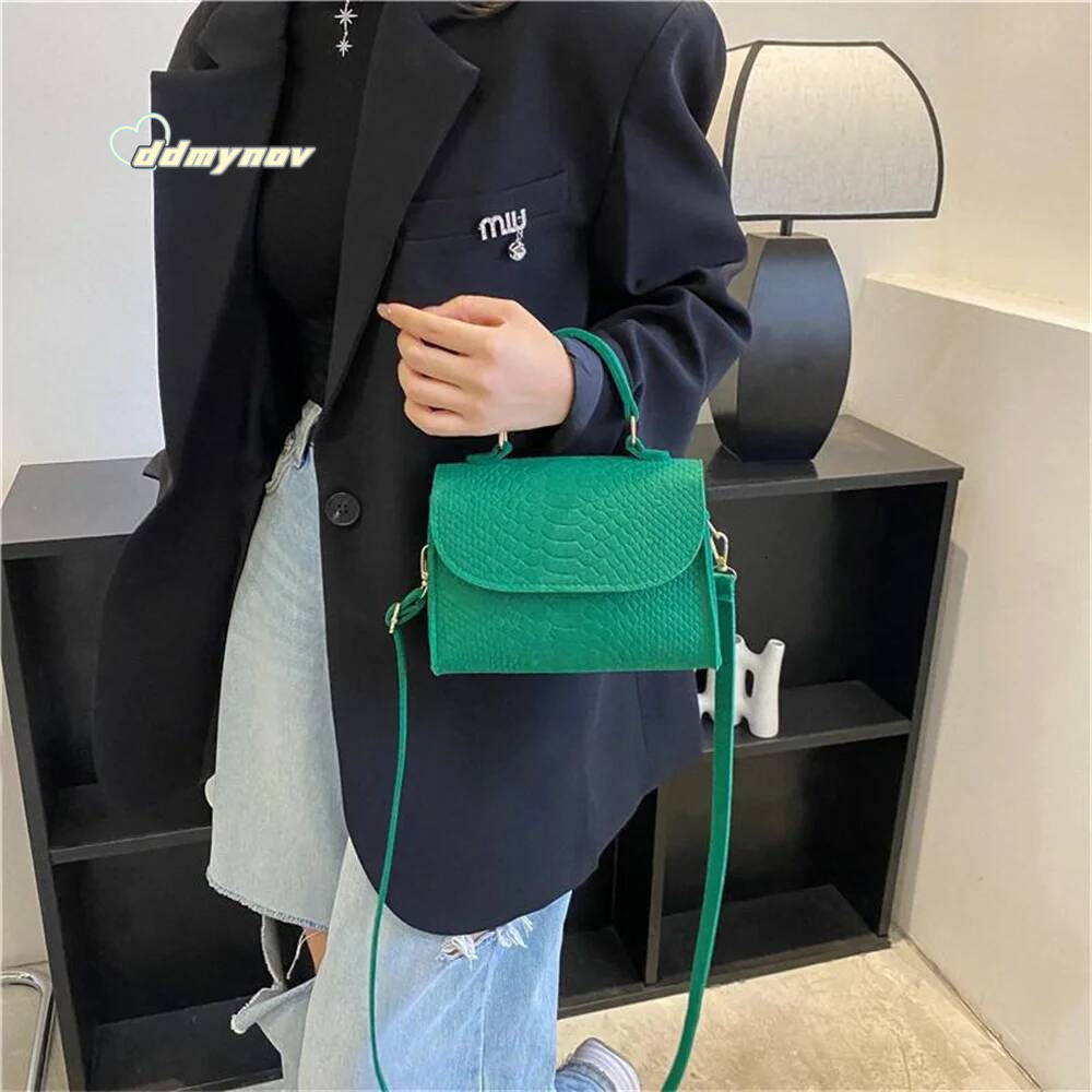 Fashion Felt Crossbody Bags for Women Armpit Popular Crocodile Emed Handbag Small Square Retro Shoulder Bag Gifts ddmynov