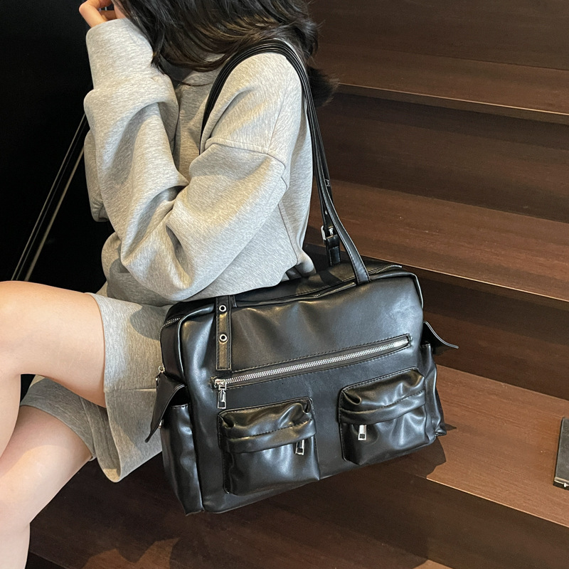 Designer Bag Fashionable Motorcycle Style Women's Handbag Multi Pocket Mailman Bag New Casual Shoulder Bag Large Capacity Tote Bag Free Shipping