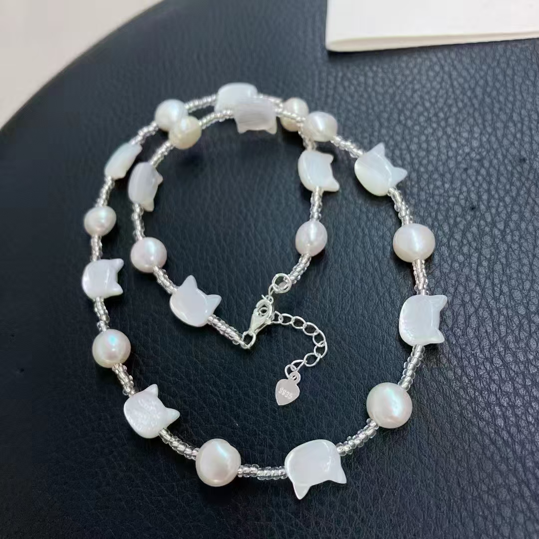 Sophisticated Feminine Accessory: Intricately Crafted Pearl Pendant Collar w/ Feline Motif