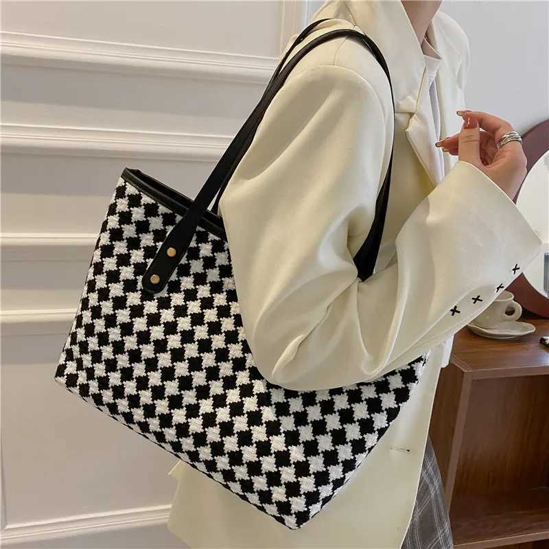 Simple commuting leisure style large bag new trendy and fashionable plaid shoulder bag large capacity tote bag W250524