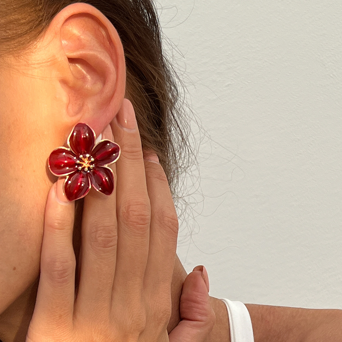 European and American Cross border Jewelry High end Fresh style Flower shaped Oil Dripping Earrings Elegant and Sweet Studs