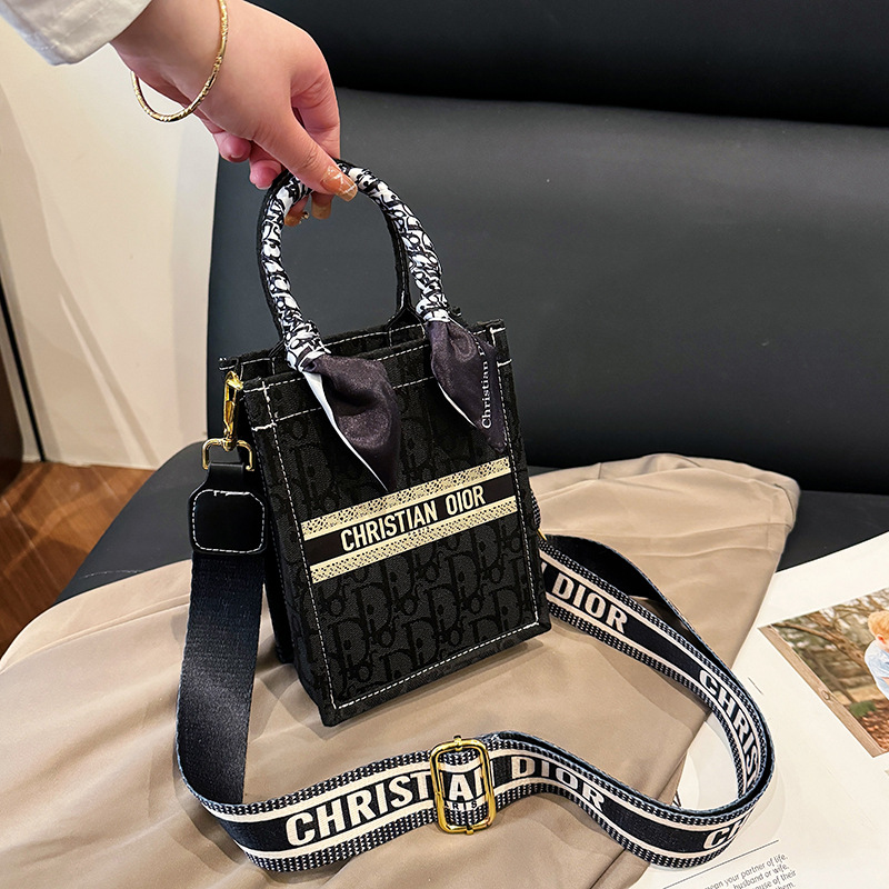 Free shipping designer Women's musical score small bag, single-shoulder crossbody hand-held women's bag, lettered embroidered small tote bag