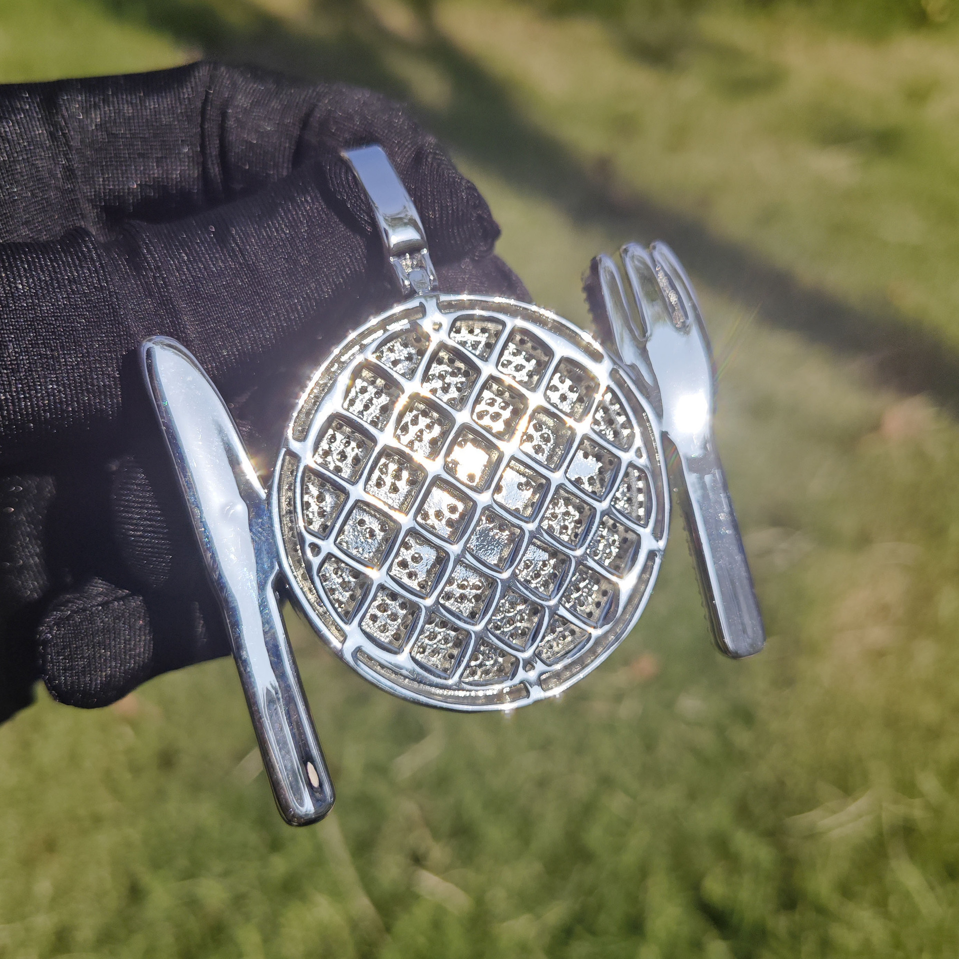 Luxury hip-hop new pendant necklace inlaid with Mosan GRA certificate Fashion trend disc full of diamond jewelry Free shipping