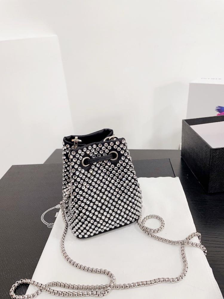 Popular mini niche design 2025 women's bag fashion rhinestone bag chain bucket crossbody bag