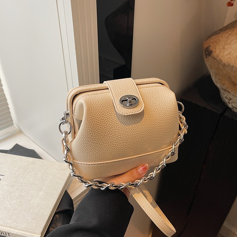 Free Shipping Designer Bag Women's Mini Handbag High-end Shell Bag New Retro Fashion Shoulder Bag Trendy Niche Casual Bag Zero Money Bag