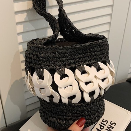 2025 New Handheld Crochet Copper Coin Buckle Bucket Personality Trendy Versatile Straw Bag