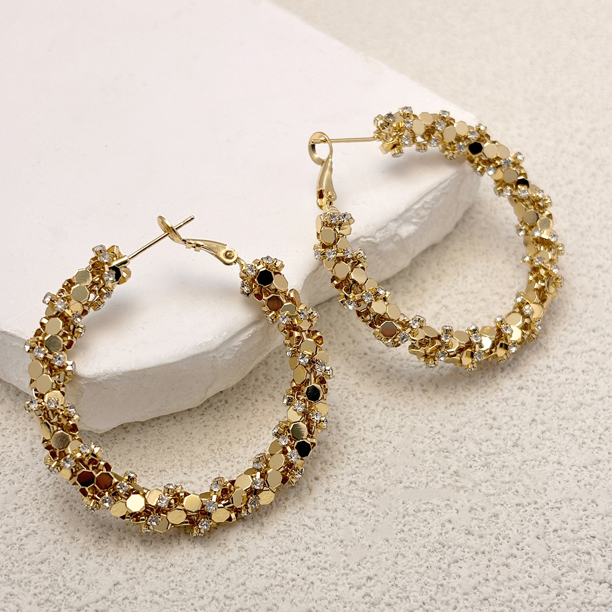 European and American Fashion Women Irregular Sequin Earrings with 18 K Gold Plated Copper and Lobster Clasp Premium Silver Needle Design