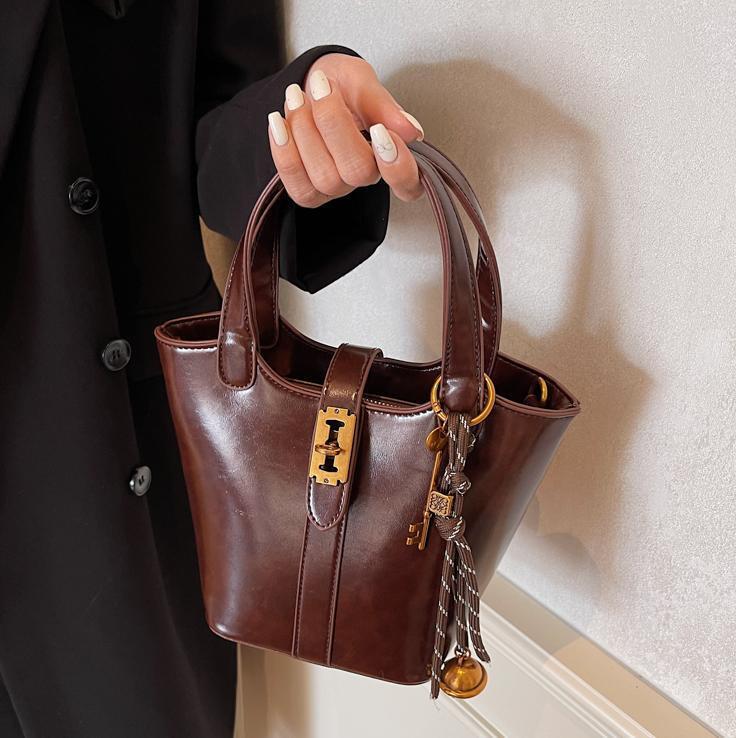 Women's Fashionable Retro Hand-held Bucket Bag Free Shipping New Casual Designer Shoulder Bag High-end Versatile Handbag Vegetable Basket