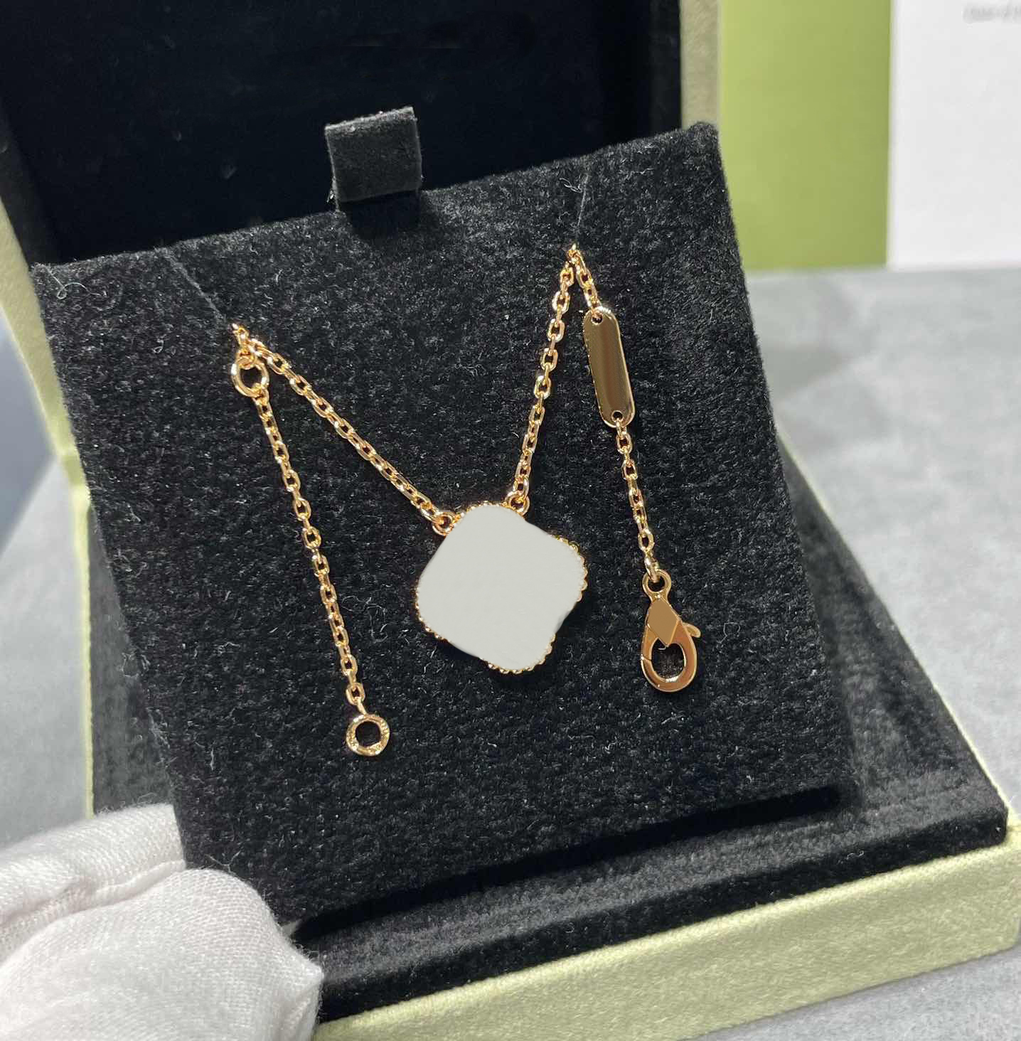 Classic Clover Necklaces 4/Four Leaf Charm Chain 18K Gold Agate Shell Mother-of-Pearl for Women Charm Chain Wedding Mother' Day Jewelry Women Good Gift Necklace