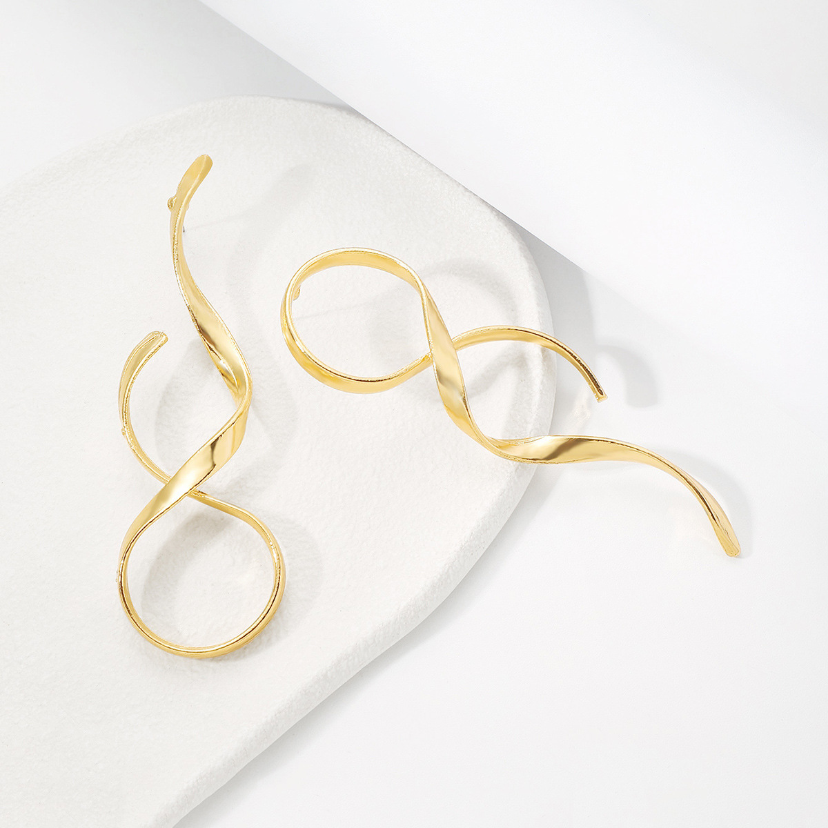 European and American Minimalist Geometric Asymmetrical Hoop Earrings for Women Irregular Bold and Fashionable