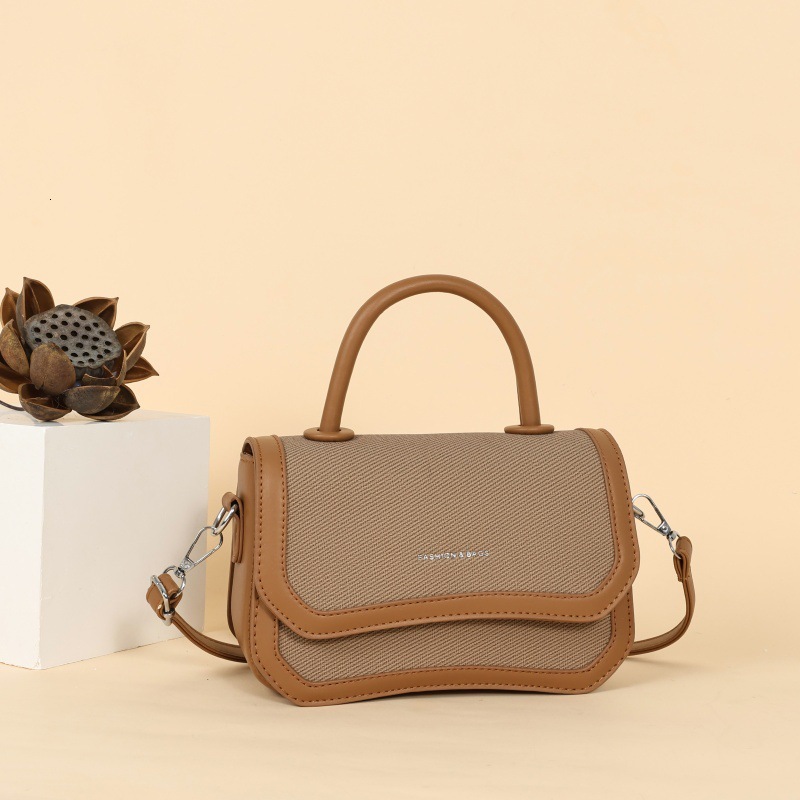 Top quality brand free delivery designer handbag 2025 new splicing color fashionable multifunctional single shoulder crossbody bag new free delivery d