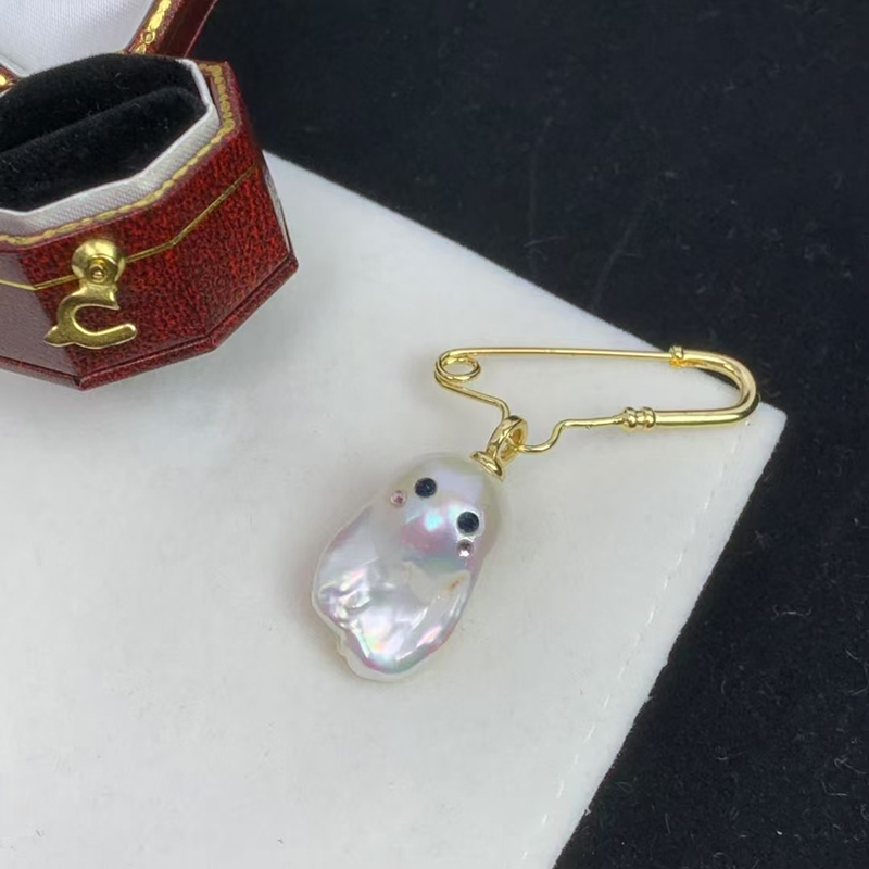 Elegant Ladies Pearl Brooch - Dainty Jewelry Accessory