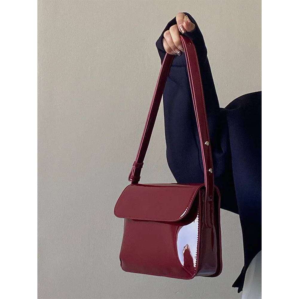 Wine Red PU Underarm 2023 New Women's Vintage Lacquer Leather Shiny Buckle Single Shoulder Elegant Crossbody Bag
