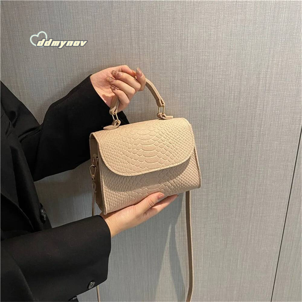 Fashion Felt Crossbody Bags for Women Armpit Popular Crocodile Emed Handbag Small Square Retro Shoulder Bag Gifts ddmynov