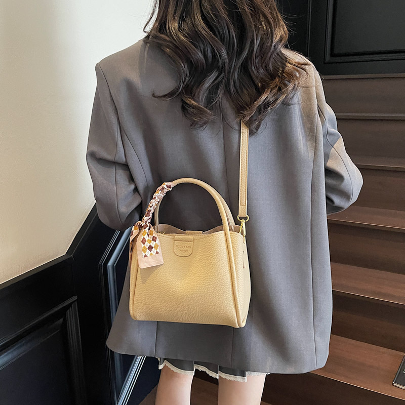 2025 Spring/Summer New Fashion Versatile High-Quality for Women Commuting Handbag Stylish Korean Version Shoulder Crossbody Bag