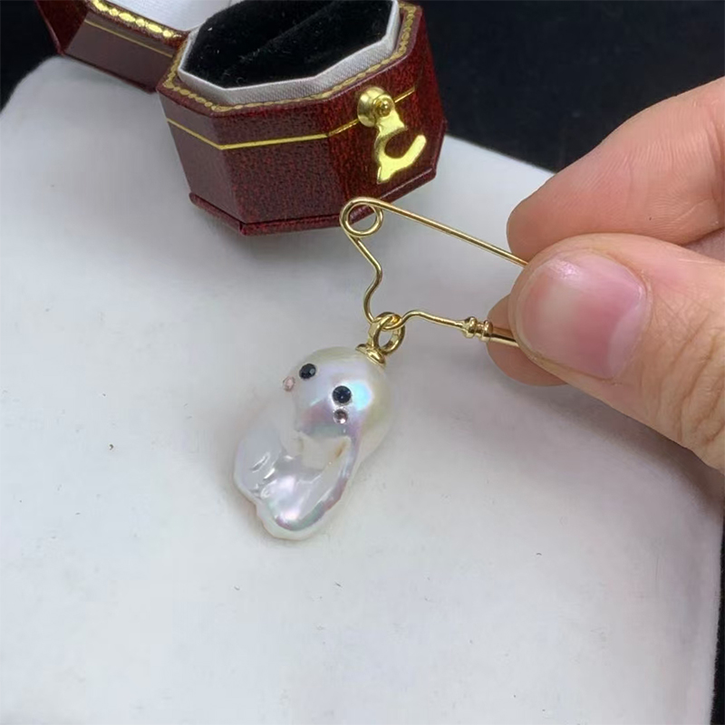 Elegant Ladies Pearl Brooch - Dainty Jewelry Accessory