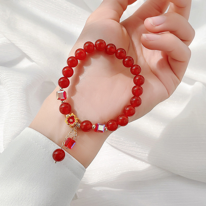 agate bracelet with good es, symbolizing bead pearls as New Year gifts and accessories for girls