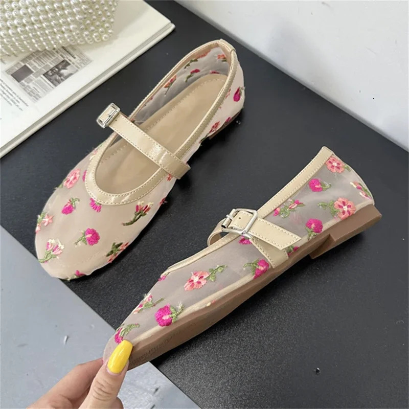 Equal ner Embroidered Flower Mesh Fabric Flat Heels Women Sandals Fashion Round Toe Buckle Strap Casual Mule Shoes 250526