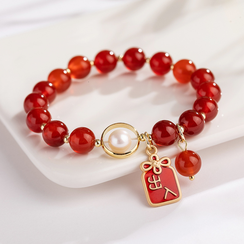 agate bracelet with good es, symbolizing bead pearls as New Year gifts and accessories for girls
