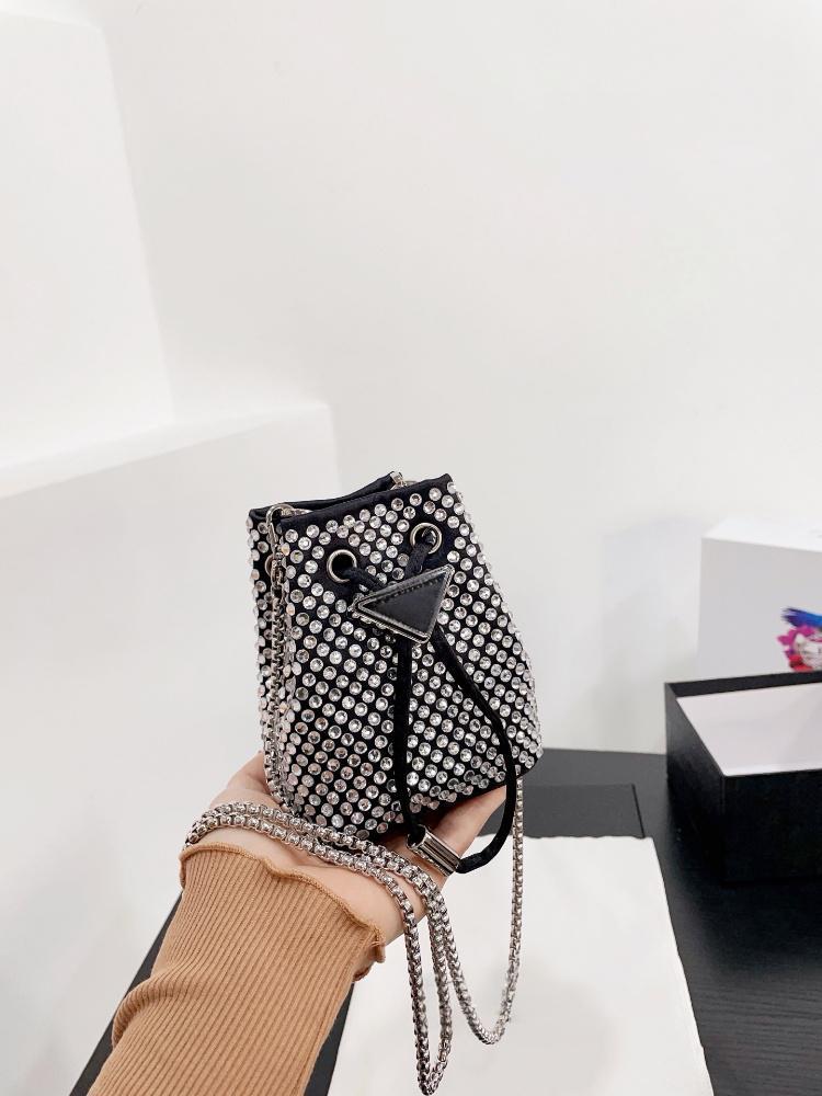 Popular mini niche design 2025 women's bag fashion rhinestone bag chain bucket crossbody bag