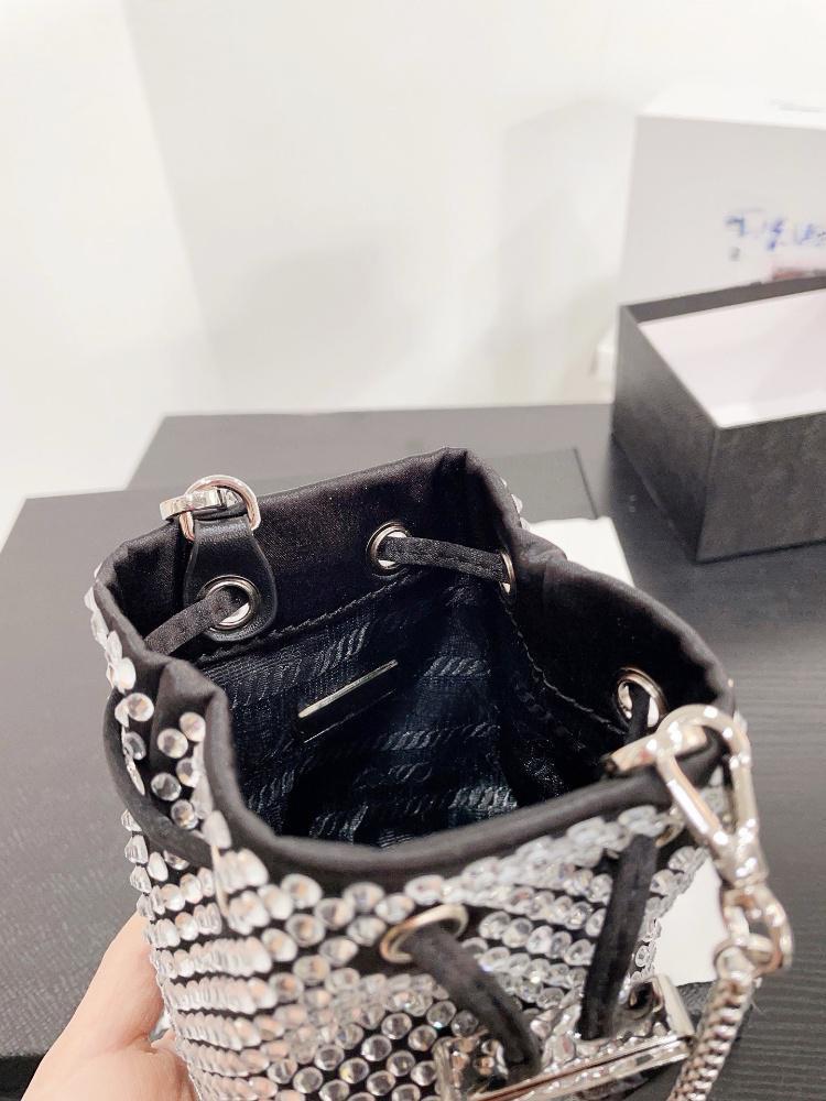 Popular mini niche design 2025 women's bag fashion rhinestone bag chain bucket crossbody bag