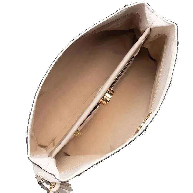 Designer Luxury Designer Luxury PG Quality Niche Brand Design Versatile Delicate Handbag Casual Light High Sense Fashion Women's Bag