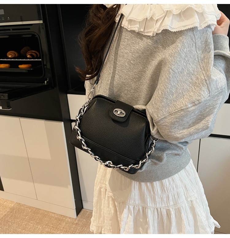 Free Shipping Designer Bag Women's Mini Handbag High-end Shell Bag New Retro Fashion Shoulder Bag Trendy Niche Casual Bag Zero Money Bag