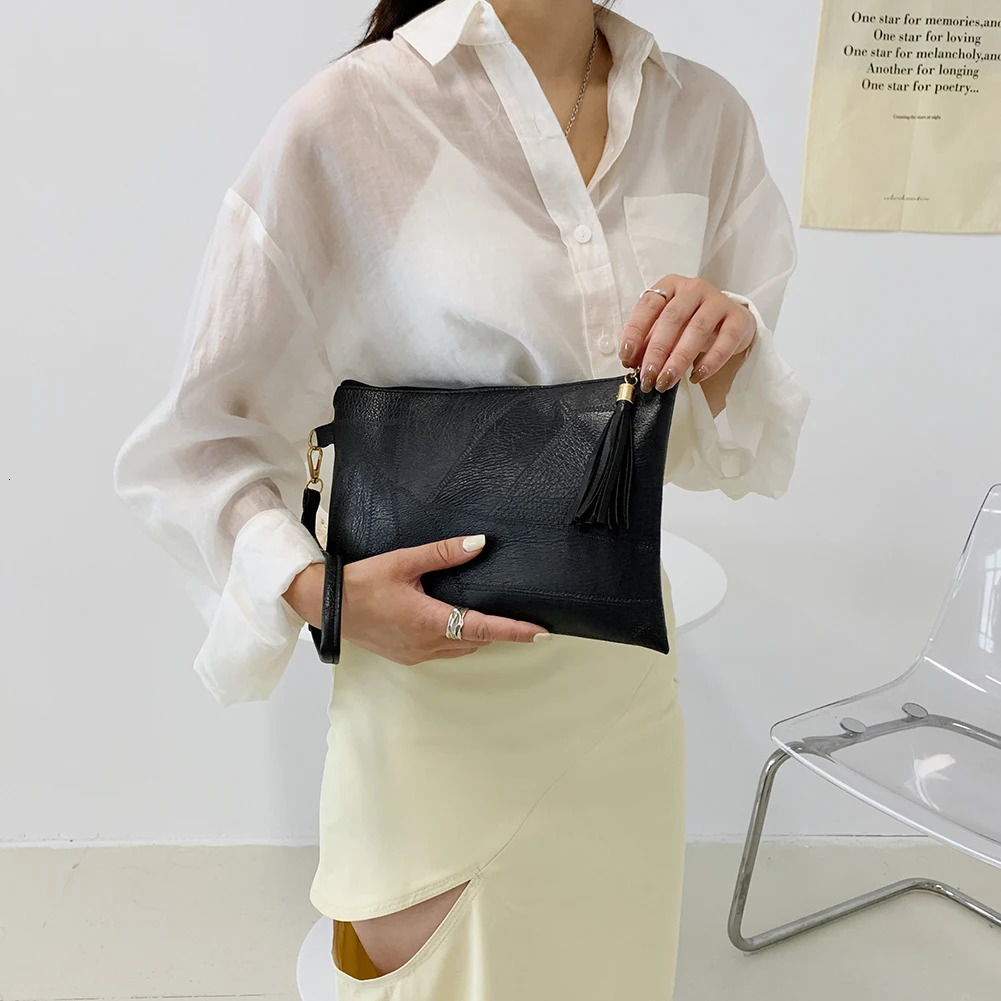 Vintage Solid Color Envelope Bag Women PU Leather Tassel Wristlet Bags Female Casual Small Handbags Day Pouch 250526
