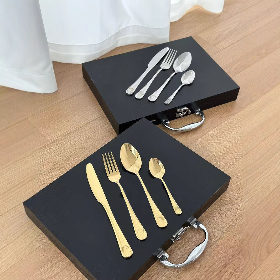 Stainless steel knife, fork and spoon 24-piece set of tableware, Western-style steak knife, fork and spoon, European-style tableware gift box set