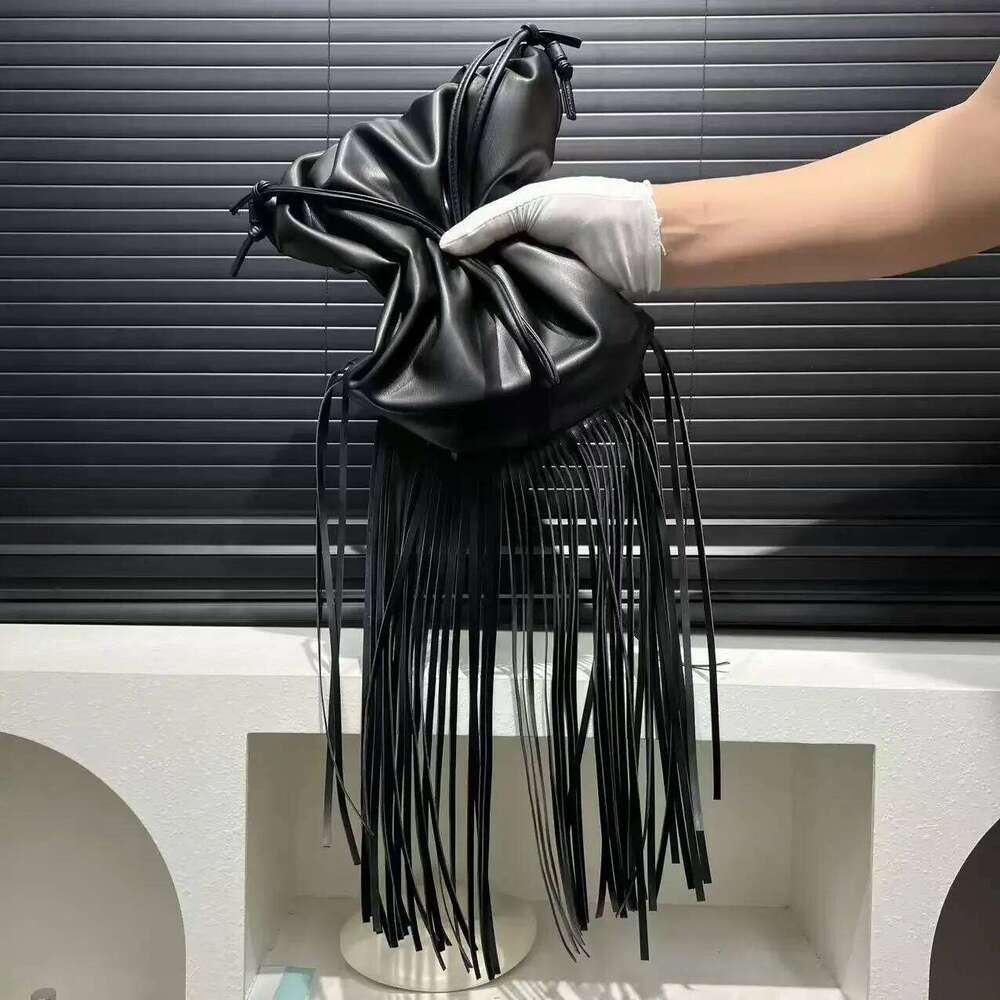 Women's Bags Designer Ladies' Fashionable And Elegant Tassel Handbag, Made Of Pure Vegan Leather, Retro Dinner Shoulder Bag