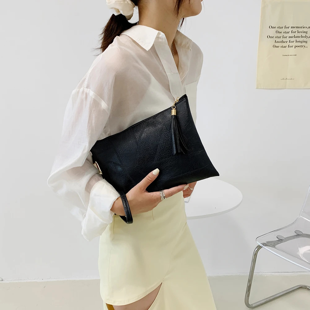 Vintage Solid Color Envelope Bag Women PU Leather Tassel Wristlet Bags Female Casual Small Handbags Day Pouch 250526