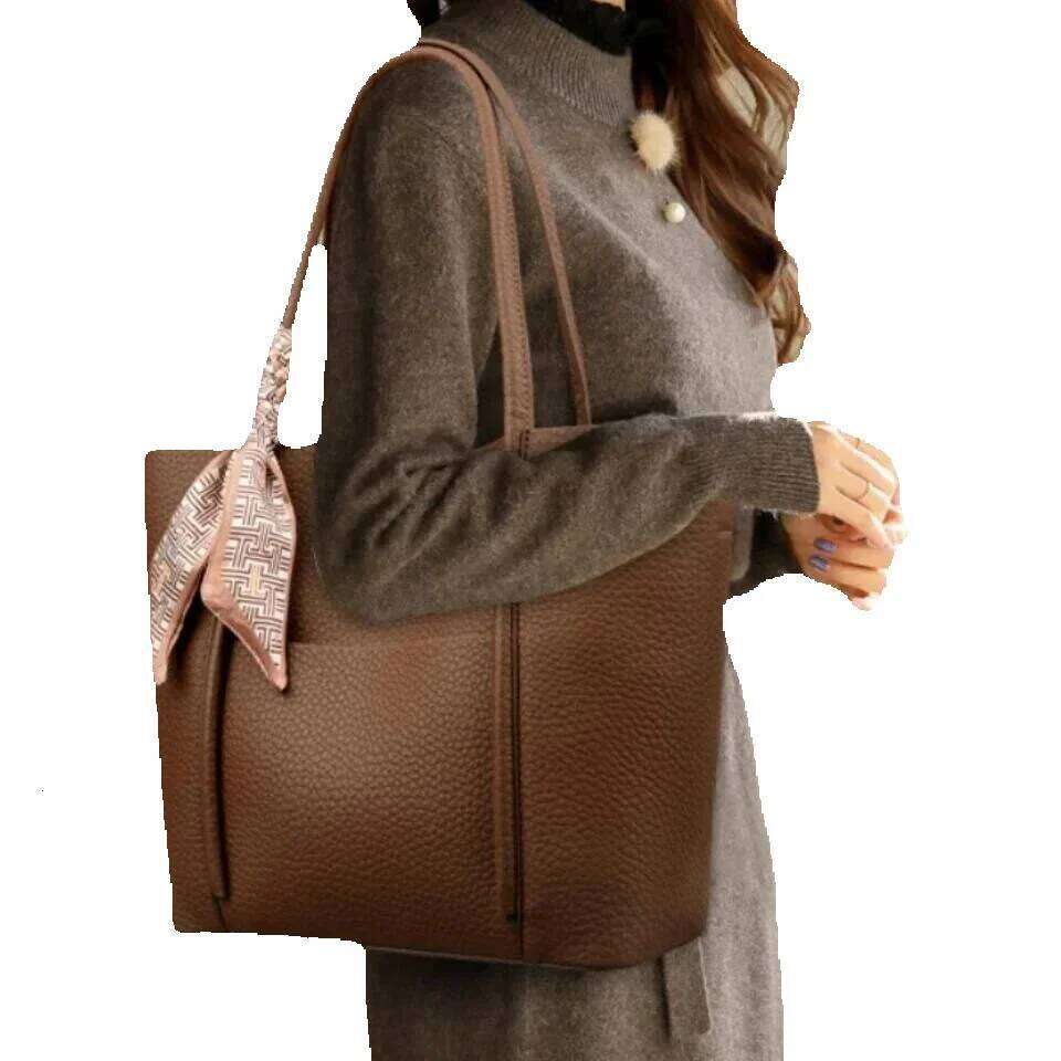 Designer Luxury Designer Luxury Genuine Soft Leather Tote Women's Large Capacity Carrying Designer Handbag Vintage Shoulder Bag Brand Commuting B