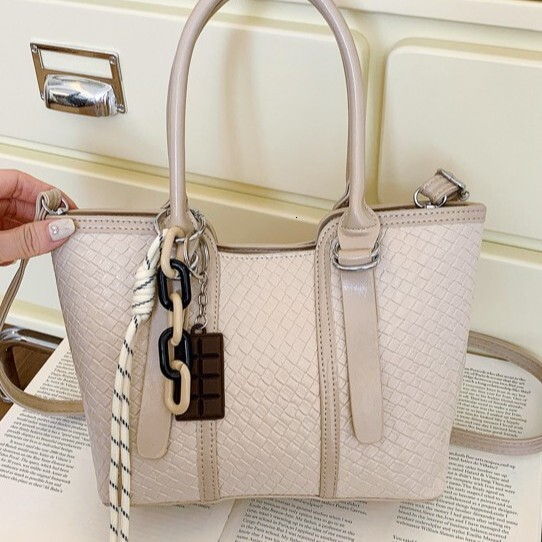 Korean Style Fashion Large Capacity Handbag Tote 2025 New Model Casual Shoulder Crossbody Bag with Textured Patchwork