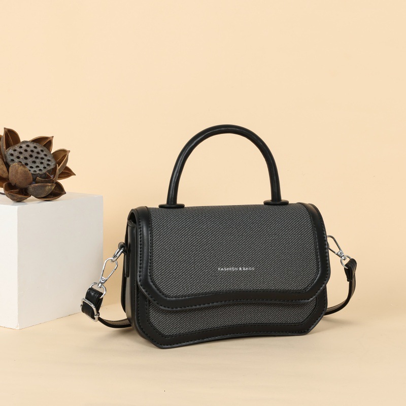 Top quality brand free delivery designer handbag 2025 new splicing color fashionable multifunctional single shoulder crossbody bag new free delivery d